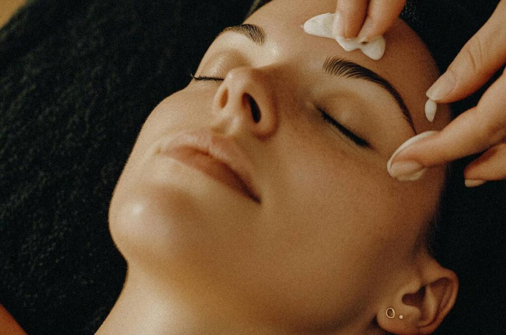 Diseño de Cejas y Pestañas: Eleva tu Mirada con Estilo y Precisión