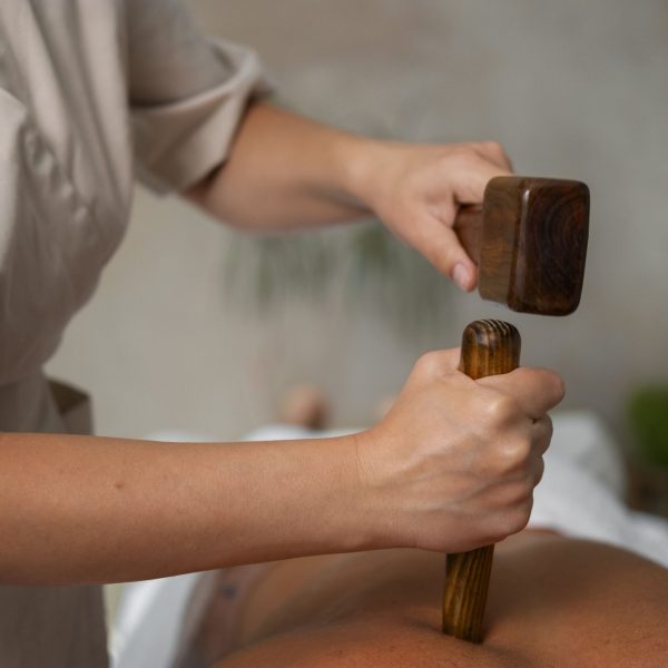 side-view-woman-working-spa